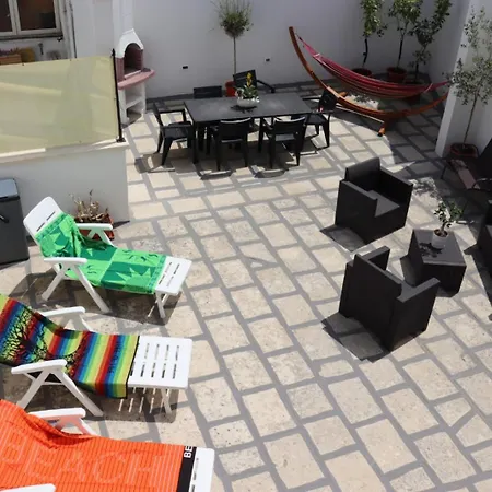 לינה וארוחת בוקר Pietra Bianca קוטרופיאנו