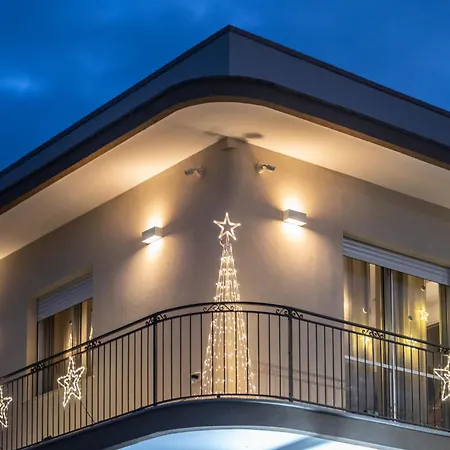 לינה וארוחת בוקר Pietra Bianca קוטרופיאנו