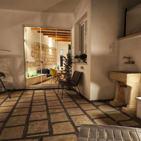 B&B Pietra Bianca 쿠트로피아노